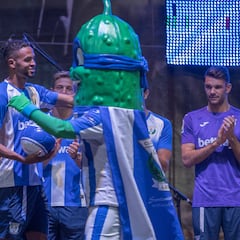 El Leganés recupera la tradición de su baño de masas de presentación