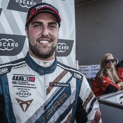 Oriola logra su primera victoria en la Copa Mundial de Turismos