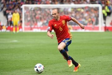 Spain's midfielder Andres Iniesta runs with the ball during the Euro 2016 group D football match between Spain and Czech Republic