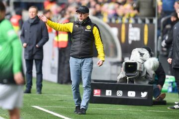Dortmund's German headcoach Peter Stoeger reacts during the German first division Bundesliga football match Borussia Dortmund vs Hanover 96.