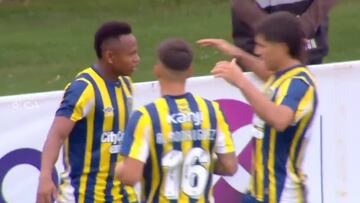 Buen gol de Jaminton Campaz en Argentina: pared y zurdazo