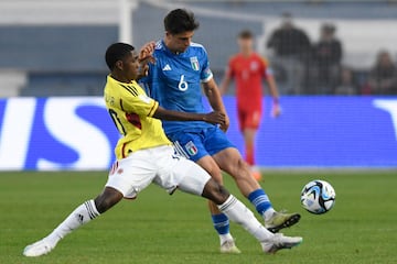 Ante la marca de los italianos a sus compañeros generó varias jugadas individuales por la mitad, pero que no terminaron en nada durante la primera mitad. En el segundo tiempo tuvo un par de pinceladas de su talento dejando regados a tres rivales en una misma acción, pero le faltó más en lo colectivo.