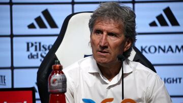Futbol, presentacion del nuevo director tecnico de Colo Colo.
Presentación oficial de Jorge Almiron como entrenador de Colo Colo.
Santiago, Chile.
Javier Salvo/Photosport
9/1/2024
Football.,presentation of the new technical director of Colo Colo.
Official presentation of Jorge Almirón as coach of Colo Colo.
Santiago, Chile.
Javier Salvo/Photosport