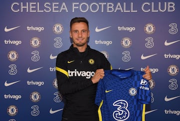 Protagonista del último mercado de fichajes al marcharse cedido al Chelsea. Tras siete temporadas en el Atlético de Madrid emprende su primera aventura fuera de España para jugar en el actual campeón de Europa. Su valor de mercado es de 40 millones de euros.