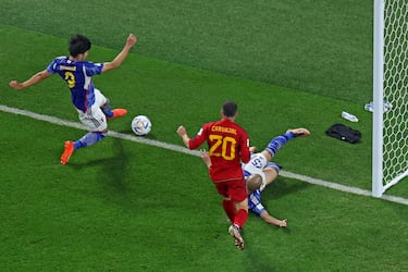 The graphic that shows why Japan’s goal against Spain was legal, and it’s just perfect