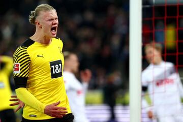 Erling Haaland of Borussia Dortmund reacts to a missed chance against Köln.