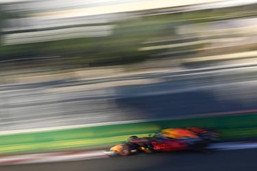 Red Bull's Ricciardo wins thrilling Azerbaijan Grand Prix