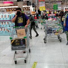 Un ranking muestra las comunas de Santiago que tienen más superficie de supermercados por hogar