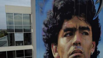 El artista argentino Maxi Bagnasco está terminando un gran mural que se ha expuesto en Canning, un barrio de las afueras de la ciudad argentina, con motivo de lo que sería el 62 cumpleaños de la leyenda el 30 de octubre.