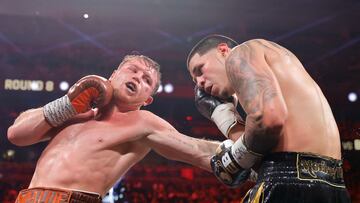 LAS VEGAS, NEVADA - SEPTEMBER 14: WBC/WBA/WBO super middleweight champion Canelo Alvarez punches Edgar Berlanga during the eighth round of a title fight at T-Mobile Arena on September 14, 2024 in Las Vegas, Nevada. Steve Marcus/Getty Images/AFP (Photo by Steve Marcus / GETTY IMAGES NORTH AMERICA / Getty Images via AFP)