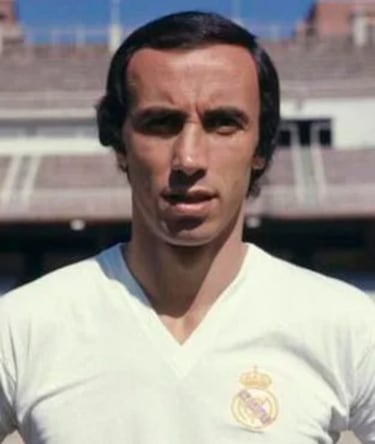 Delantero centro | Rendimiento: 192 partidos y 61 goles | Palmarés: cinco Ligas y dos Copas del Rey.