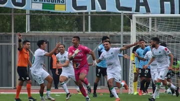 Minuto 94 y este arquero chileno anota un golazo de palomita: ¡héroe inesperado!