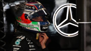 Kimi Antonelli, en el box de Mercedes durante el test de Abu Dhabi.