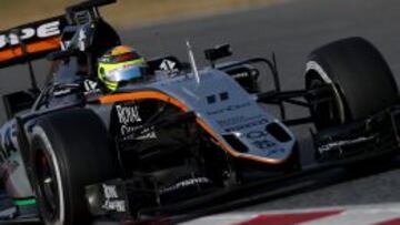 Sergio P&eacute;rez con el VJM09 de Force India en Barcelona.