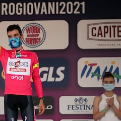 Ayuso sigue líder en Italia