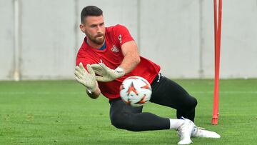 Lezama: Guruzeta y Jauregizar se ejercitan en el interior, con Simón progresando