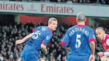 <b>¡HAY LIGA! </b>Este gol de Henry tumbó al United y metió de nuevo al Arsenal y al Liverpool en la lucha por el título de la Premier.