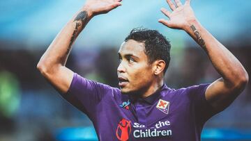 El delantero colombiano Luis Fernando Muriel celebrando uno de sus goles con Fiorentina en el empate 3-3 ante Sampdoria por Serie A