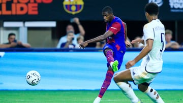 Barcelona's Ousmane Dembele (L) scores past Real Madrid's Jude Bellingham during a pre-season friendly football match between FC Barcelona and Real Madrid CF at AT&T Stadium in Arlington, Texas on July 29, 2023. (Photo by Aric Becker / AFP)