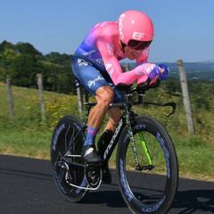 Rigoberto Urán brilla en la contrarreloj y entra al top 10