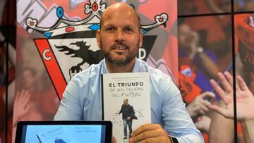 José Alberto, en la presentación de su libro.