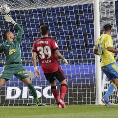 Las Palmas se seca y continúa la sangría defensiva