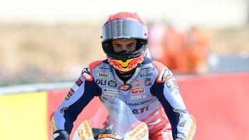 Marc Márquez se prepara para la salida del GP de Aragón de MotoGP.