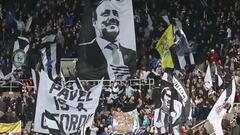 Retrato gigante de Rafa Ben&iacute;tez en las gradas de St. James&#039; Park, estadio del Newcastle.