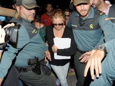 La exmujer de Julián Muñoz fue condenada a dos años y medio de prisión por un delito de blanqueo de capitales en el marco del caso Malaya. Ingresó en el centro penitenciario de Alhaurín de la Torre (Málaga) el 27 de octubre de 2014.
