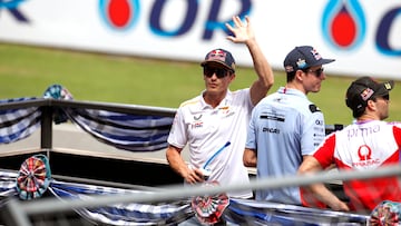 Marc Márquez durante la 'fan parade' de MotoGP en Tailandia.