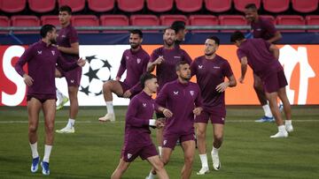 Los jugadores del Sevilla, en el Phillips Stadium.