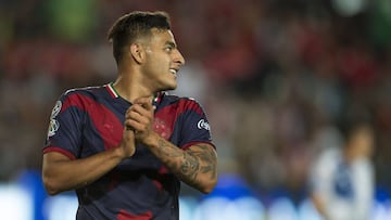 El delantero juvenil busca seguir los pasos del campeón olímpico en las Chivas de Guadalajara.