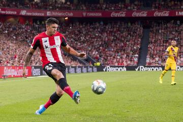 El lateral derecho del Athletic Club dio la asistencia para que Aritz Aduriz anotara de tijera.