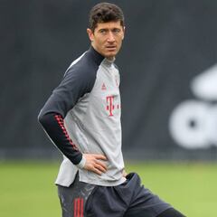 Detienen al exagente de Lewandowski por extorsionarle