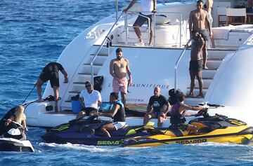 Vinicius y Militao disfrutaron, junto con sus acompañantes, de unos días en el mar Mediterráneo.