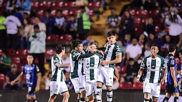 during the 17th round match between Queretaro and Santos as part of the Liga BBVA MX, Torneo Apertura 2024 at La Corregidora Stadium on November 07, 2024 in Santiago de Queretaro, Mexico.
