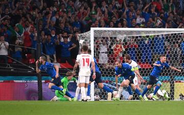 1-1. Leonardo Bonucci celebra el primer gol.