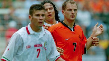 during the game Netherlands vs Mexico, corresponding to Group E of the FIFA World Cup France 1998, at Geoffroy-Guichard Stadium, on June 25, 1998.

&lt;br&gt;&lt;br&gt;

durante el partido Paises Bajos (Holanda) vs Mexico, correspondiente al Grupo E de la Copa Mundial de la FIFA Francia 1998, en el Estadio Geoffroy-Guichard, el 25 de Junio de 1998.