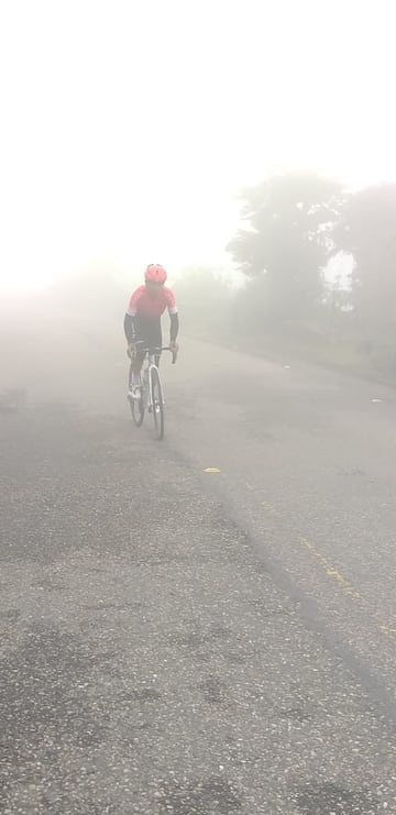 El ciclista colombiano del Arkéa - Samsic continúa preparando el reinicio de temporada y trabaja en las carreteras de Boyacá.