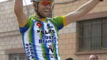 Alejandro Valverde se impone al esprint en la tercera etapa