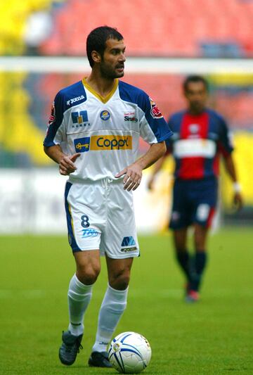 Jugó en Dorados de Sinaloa durante el 2005 y 2006.