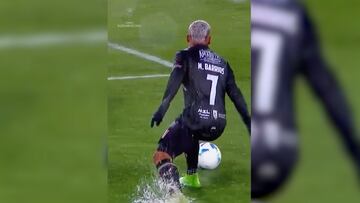 Entre lluvia y expulsiones, los dirigidos por Hernán Herrera mostraron jerarquía en su llave.