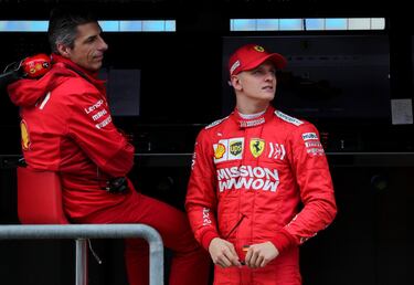 Mick Schumacher qued segundo en su debut con el Ferrari SF90 en los test de Bahrin, slo por detrs del piloto neerlands Max Verstappen.
