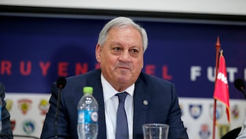 Futbol, consejo de presidentes
En la sede de la ANFP se realiza un nuevo consejo de los presidentes de los clubes del futbol profesional, en la imagen el Presidente de la Federacin de Ftbol de Chile, Arturo Salah.
Javier Torres/Aton Chile