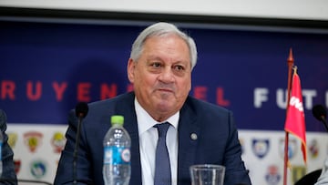 Futbol, consejo de presidentes
En la sede de la ANFP se realiza un nuevo consejo de los presidentes de los clubes del futbol profesional, en la imagen el Presidente de la Federacin de Ftbol de Chile, Arturo Salah.


Javier Torres/Aton Chile