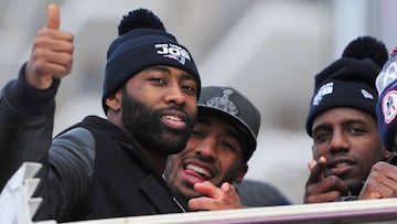 BOSTON, MA - FEBRUARY 04: Darrelle Revis of the New England Patriots gestures during a Super Bowl victory parade on February 4, 2015 in Boston, Massachusetts. The Patriots defeated the Seattle Seahawks 28-24 in Super Bowl XLIX.   Billie Weiss/Getty Images/AFP
 == FOR NEWSPAPERS, INTERNET, TELCOS &amp; TELEVISION USE ONLY ==