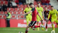 Raúl García de Haro anota desde los once metros ante el Villarreal B.