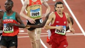 <b>NO PUDO SER.</b> Juan Carlos Higuero, único representante español en la final de los 1.500 metros de los Juegos de Pekín 2008, no pudo alcanzar las medallas y tuvo que conformarse con la quinta posición.