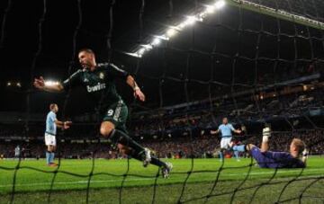 Partido con menos goles que el anterior, acabó en tablas. 1-1.
Benzema adelantó a los madridistas. 0-1. 