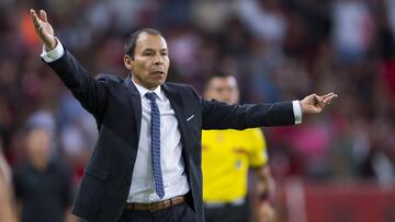 Plantel rojinegro apoya la renovación del “Profe” Cruz
